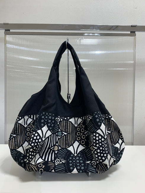 バタフライプリント バルーンバッグ(ブラック×グレイッシュ)