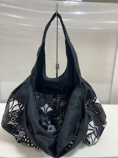 バタフライプリント バルーンバッグ(ブラック×グレイッシュ)